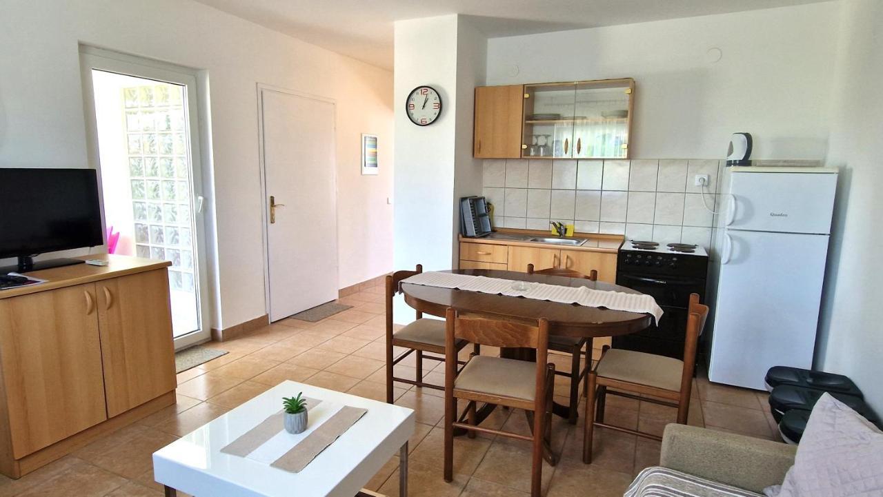 Apartment Hrzina Krk Town Eksteriør billede