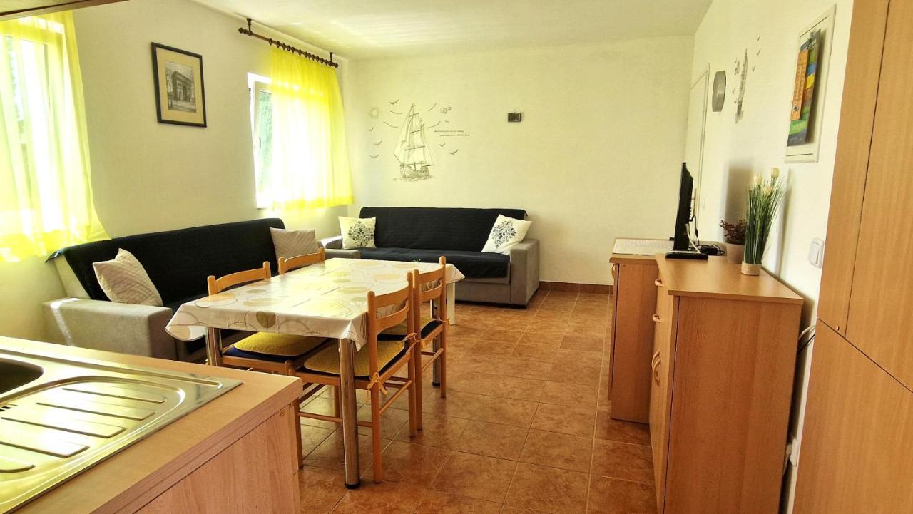 Apartment Hrzina Krk Town Eksteriør billede