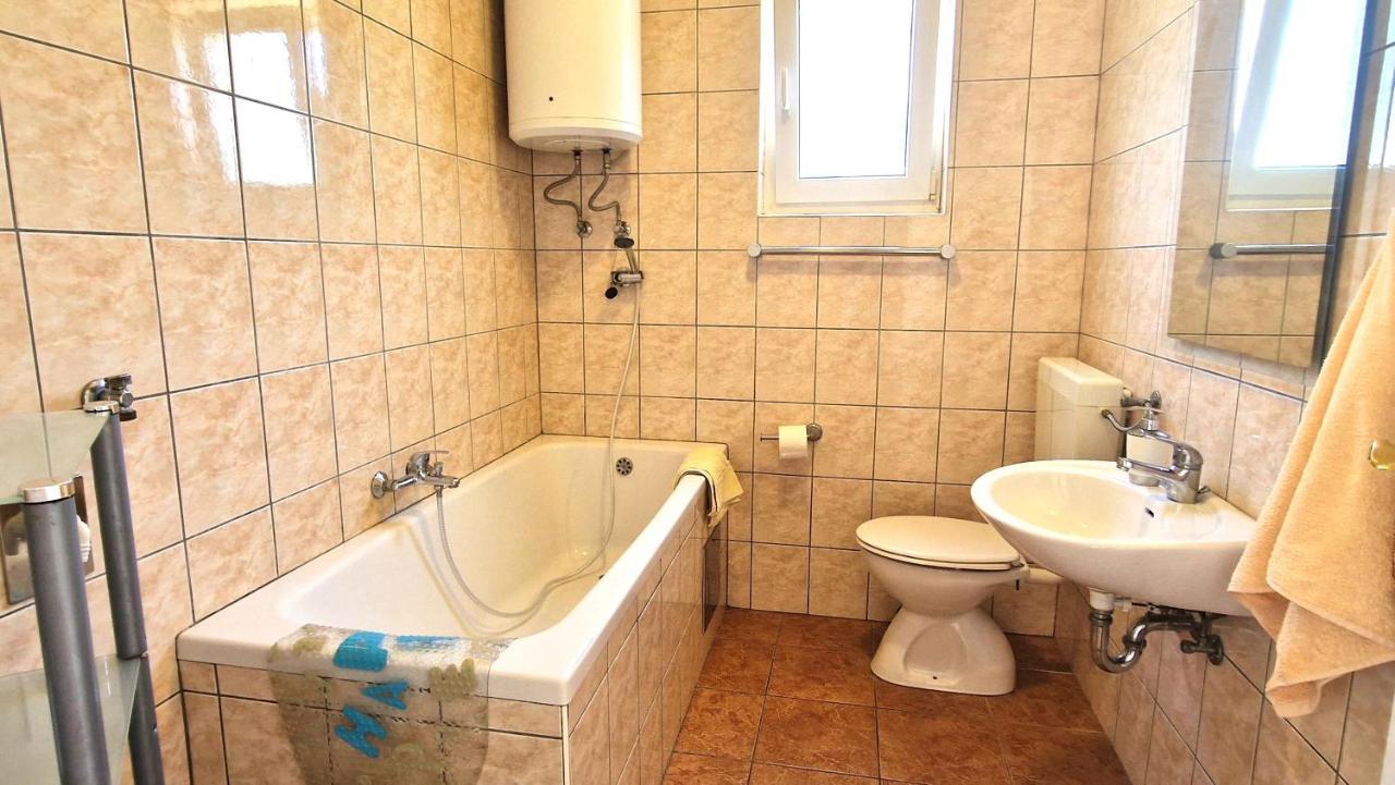 Apartment Hrzina Krk Town Eksteriør billede