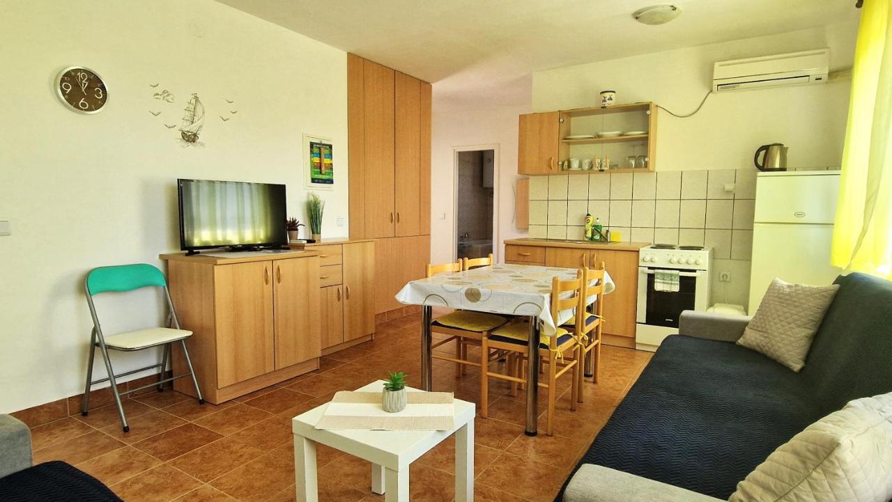 Apartment Hrzina Krk Town Eksteriør billede